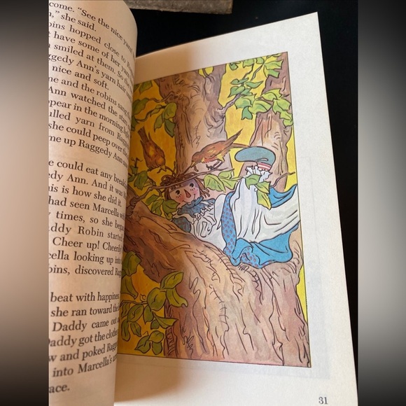 VINTAGE 1979 Adventures of Raggedy Ann Children’s Book - Picture 8 of 12